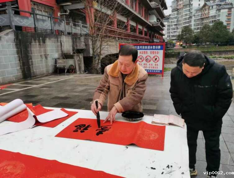 贵州省反邪教协会简讯2024(13)天柱县开展“时代风尚 墨韵清风”反邪教书法文艺志愿服务下基层活动329.png