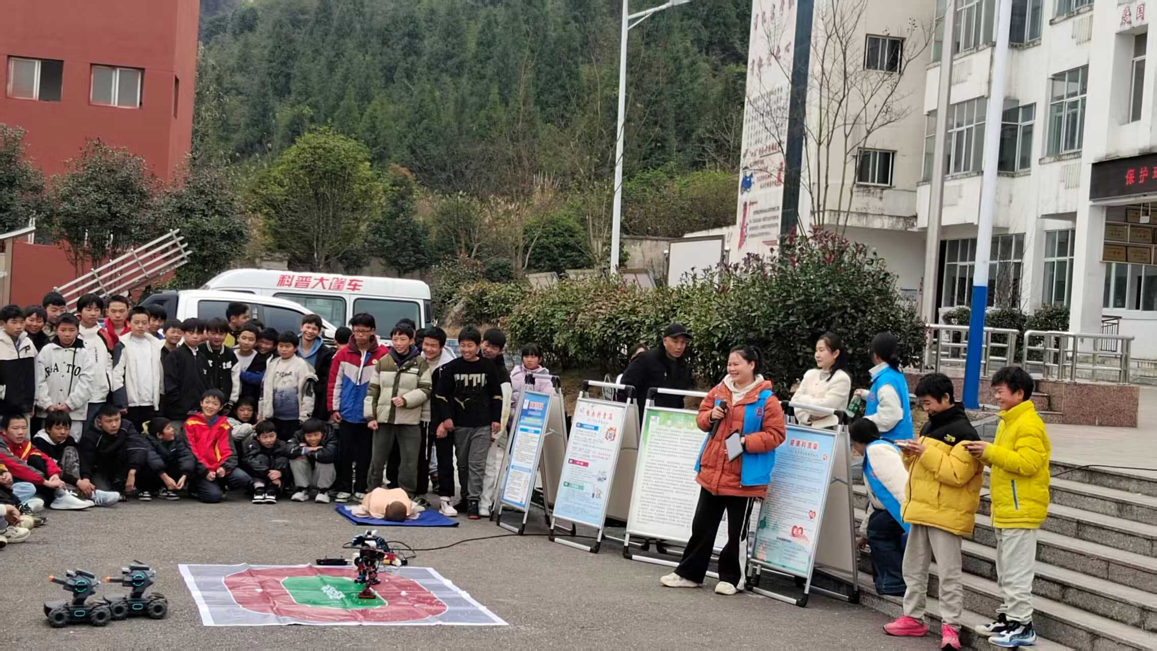 万山区科协开展科普知识进校园活动