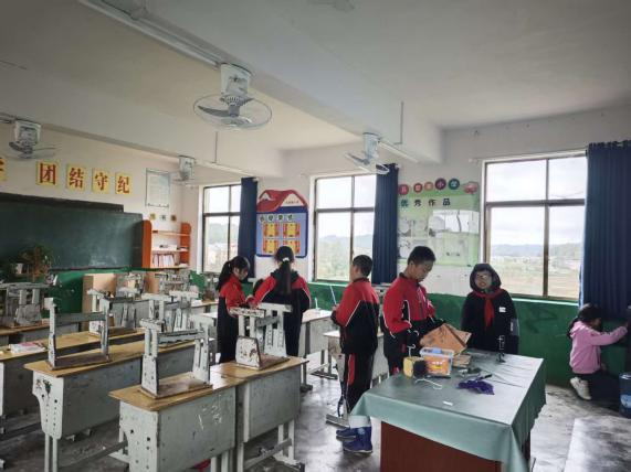 爱心助学暖校园 科技服务助发展  —— 贵州省农业机械学会向岑巩县马家寨小学捐赠助学